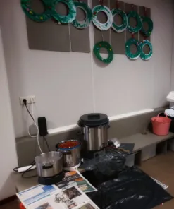 Workshop kaarsen maken voor kinderen op locatie BSO