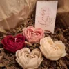 Rozen hartjes kaars koolzaadwas valentijnsdag, liefde, trouwen