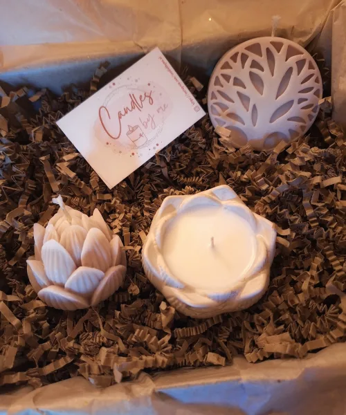 Handgemaakte koolzaadwas kaarsenset: 2 lotus kaarsen & 1 levensboomkaars.
